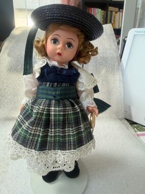 1997 Vintage Madame Alexander Mary Lennox 13850